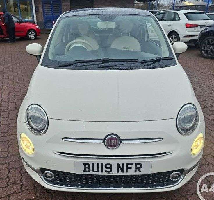 A 2019 FIAT 500 1.2 Lounge Hatchback 3dr Petrol Manual Euro 6 (s/s) (69 bhp) A 2019 FIAT 500 1.2 Lounge Hatchback 3dr Petrol Manual Euro 6 (s/s) (69 bhp)