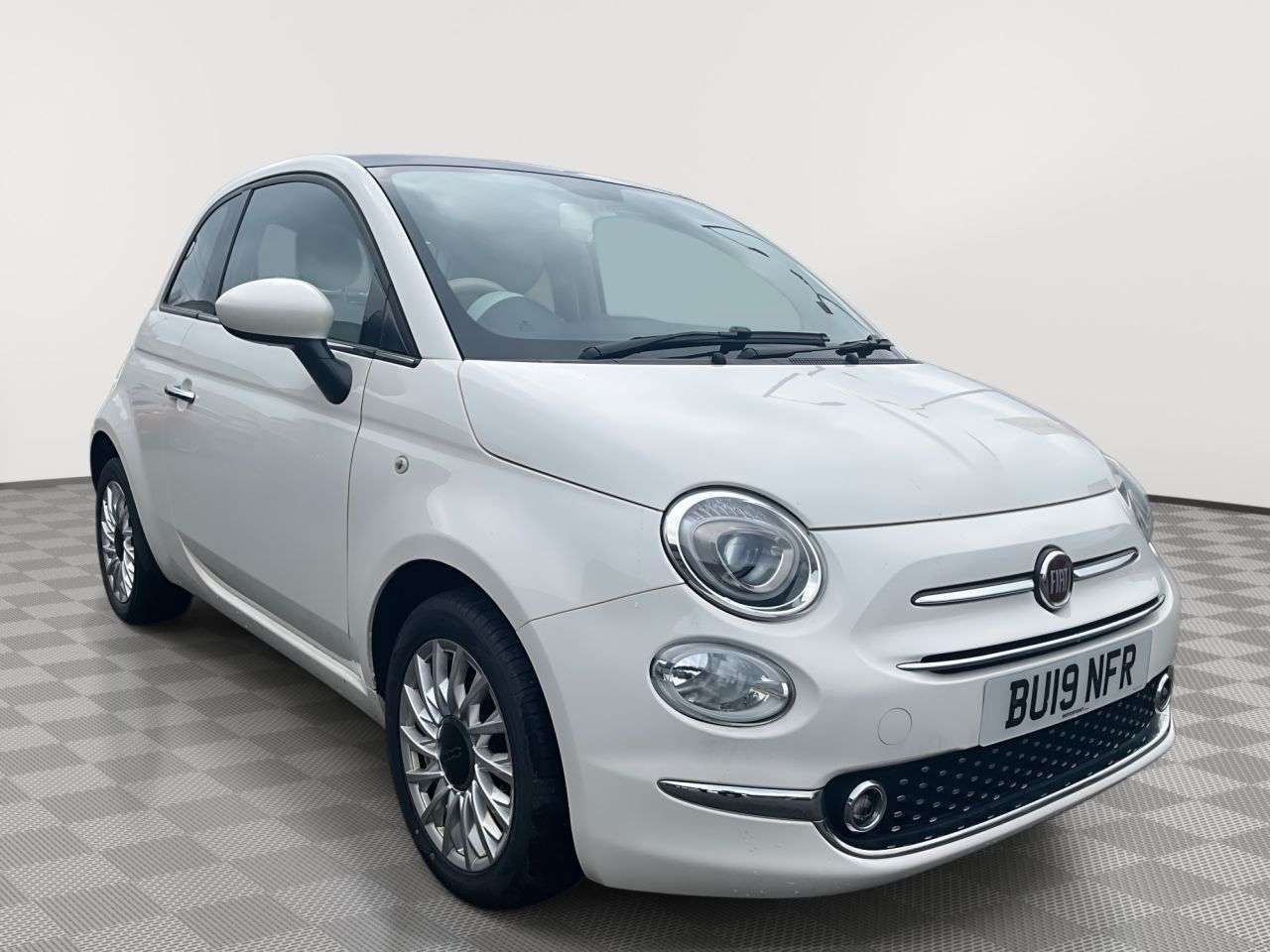 A 2019 FIAT 500 1.2 Lounge Hatchback 3dr Petrol Manual Euro 6 (s/s) (69 bhp) A 2019 FIAT 500 1.2 Lounge Hatchback 3dr Petrol Manual Euro 6 (s/s) (69 bhp)