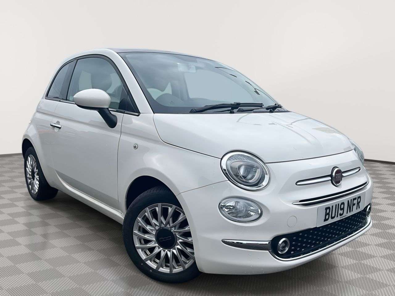A 2019 FIAT 500 1.2 Lounge Hatchback 3dr Petrol Manual Euro 6 (s/s) (69 bhp) A 2019 FIAT 500 1.2 Lounge Hatchback 3dr Petrol Manual Euro 6 (s/s) (69 bhp)