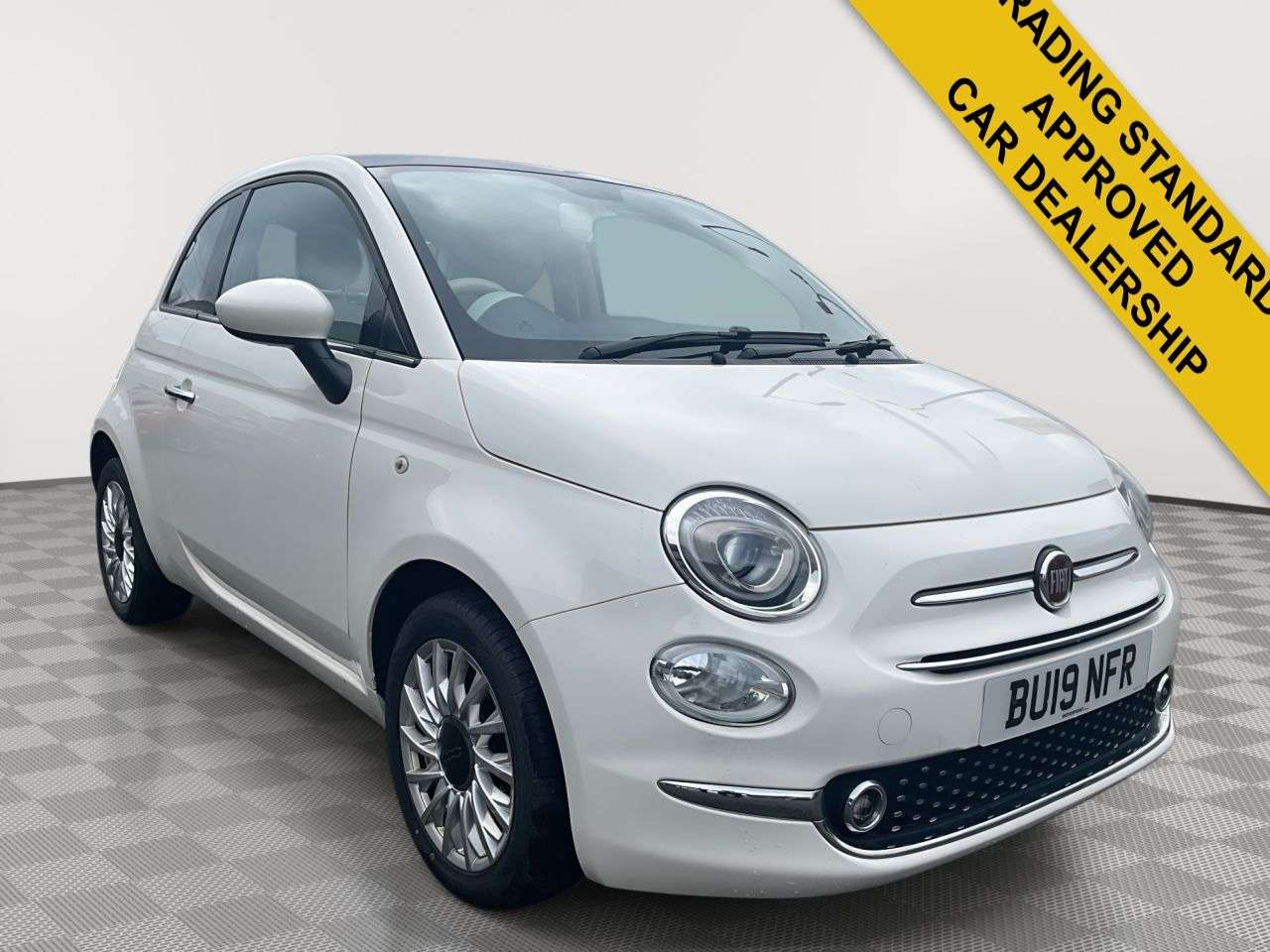 A 2019 FIAT 500 1.2 Lounge Hatchback 3dr Petrol Manual Euro 6 (s/s) (69 bhp) A 2019 FIAT 500 1.2 Lounge Hatchback 3dr Petrol Manual Euro 6 (s/s) (69 bhp)
