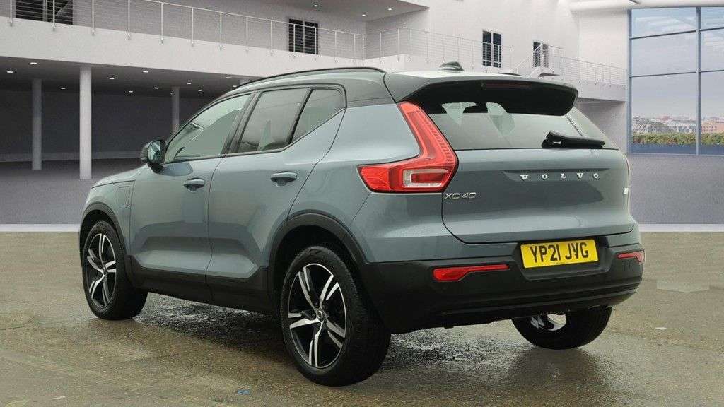 A 2021 VOLVO XC40 1.5h T4 Recharge 10.7kWh R-Design SUV 5dr Petrol Plug-in Hybrid Auto Euro 6 A 2021 VOLVO XC40 1.5h T4 Recharge 10.7kWh R-Design SUV 5dr Petrol Plug-in Hybrid Auto Euro 6