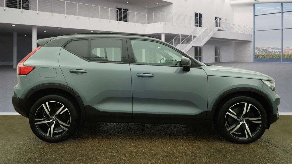 2021 VOLVO XC40 2021 VOLVO XC40