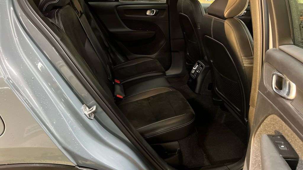 2021 VOLVO XC40 2021 VOLVO XC40