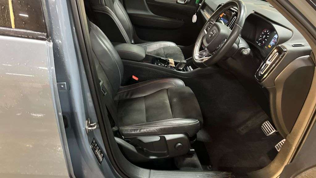 2021 VOLVO XC40 2021 VOLVO XC40