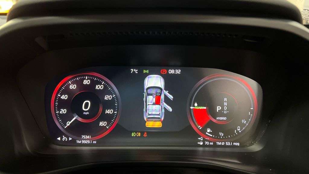 2021 VOLVO XC40 2021 VOLVO XC40