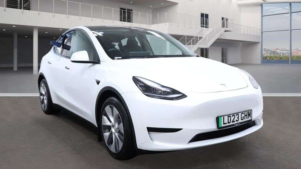 A 2023 TESLA MODEL Y SUV 5dr Electric Auto RWD (346 ps) 1 OWNER 2 KEYS FSH A 2023 TESLA MODEL Y SUV 5dr Electric Auto RWD (346 ps) 1 OWNER 2 KEYS FSH