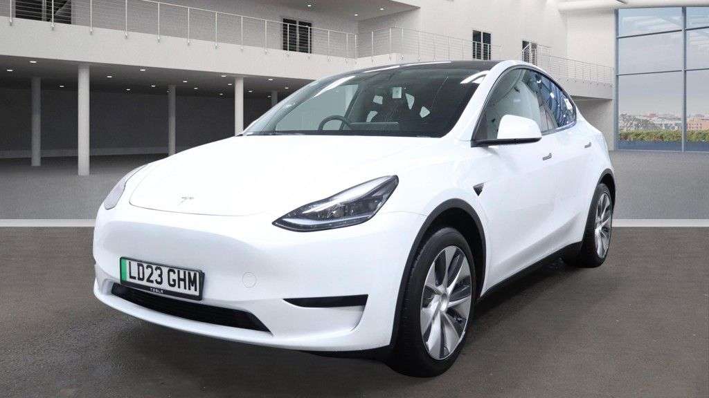 A 2023 TESLA MODEL Y SUV 5dr Electric Auto RWD (346 ps) 1 OWNER 2 KEYS FSH A 2023 TESLA MODEL Y SUV 5dr Electric Auto RWD (346 ps) 1 OWNER 2 KEYS FSH