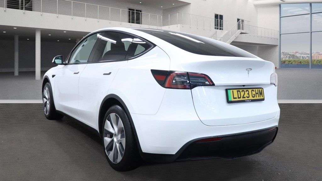 A 2023 TESLA MODEL Y SUV 5dr Electric Auto RWD (346 ps) 1 OWNER 2 KEYS FSH A 2023 TESLA MODEL Y SUV 5dr Electric Auto RWD (346 ps) 1 OWNER 2 KEYS FSH