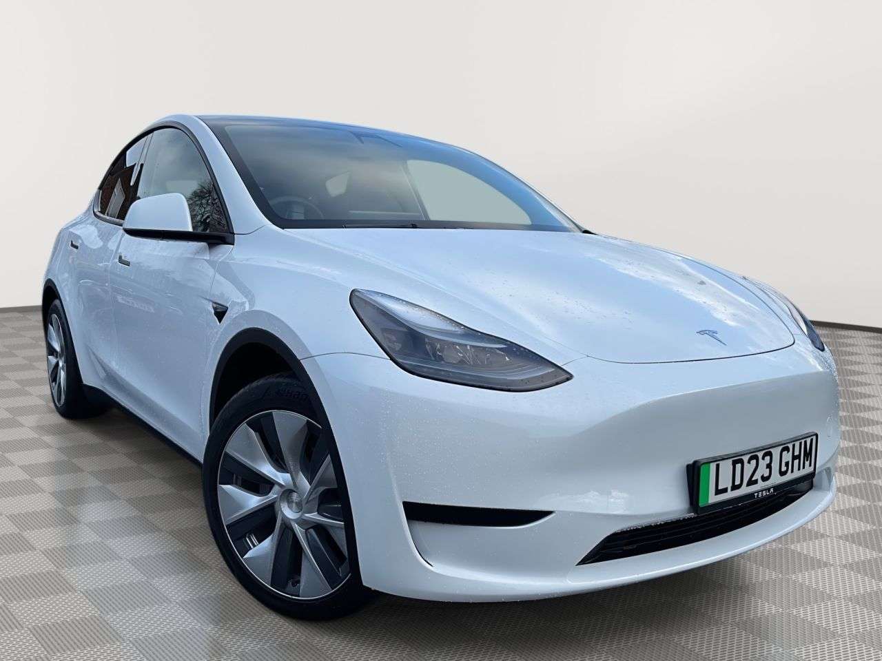 A 2023 TESLA MODEL Y SUV 5dr Electric Auto RWD (346 ps) 1 OWNER 2 KEYS FSH A 2023 TESLA MODEL Y SUV 5dr Electric Auto RWD (346 ps) 1 OWNER 2 KEYS FSH