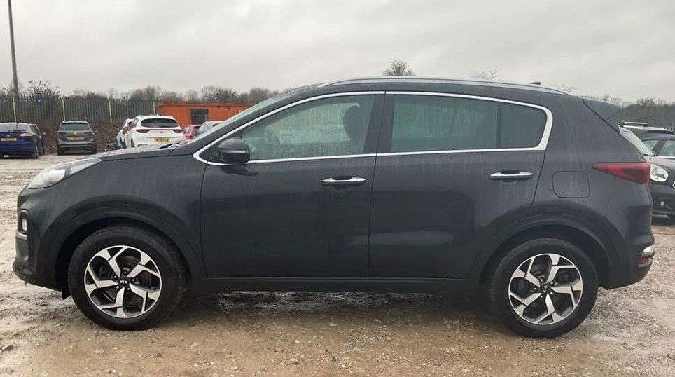 A 2021 KIA SPORTAGE 1.6 CRDi MHEV 2 SUV 5dr Diesel Hybrid DCT Euro 6 (s/s) (134 bhp) A 2021 KIA SPORTAGE 1.6 CRDi MHEV 2 SUV 5dr Diesel Hybrid DCT Euro 6 (s/s) (134 bhp)