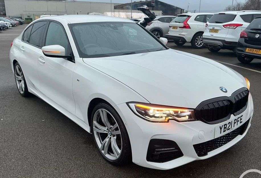 A 2021 BMW 3 SERIES 2.0 320i M Sport Saloon 4dr Petrol Auto xDrive Euro 6 (s/s) (184 ps) A 2021 BMW 3 SERIES 2.0 320i M Sport Saloon 4dr Petrol Auto xDrive Euro 6 (s/s) (184 ps)