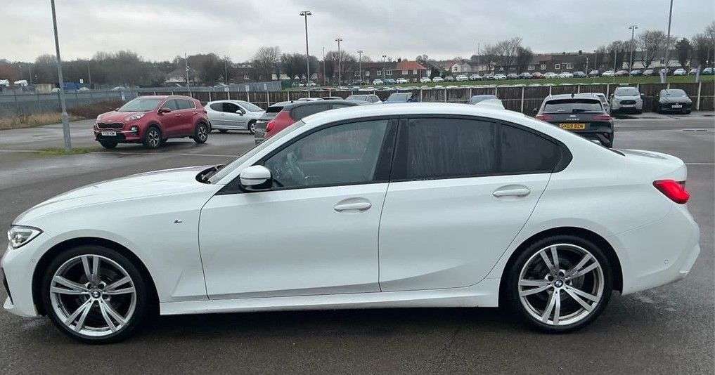 A 2021 BMW 3 SERIES 2.0 320i M Sport Saloon 4dr Petrol Auto xDrive Euro 6 (s/s) (184 ps) A 2021 BMW 3 SERIES 2.0 320i M Sport Saloon 4dr Petrol Auto xDrive Euro 6 (s/s) (184 ps)
