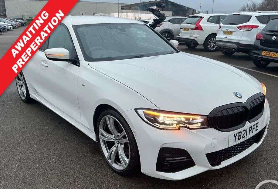 A 2021 BMW 3 SERIES 2.0 320i M Sport Saloon 4dr Petrol Auto xDrive Euro 6 (s/s) (184 ps) A 2021 BMW 3 SERIES 2.0 320i M Sport Saloon 4dr Petrol Auto xDrive Euro 6 (s/s) (184 ps)