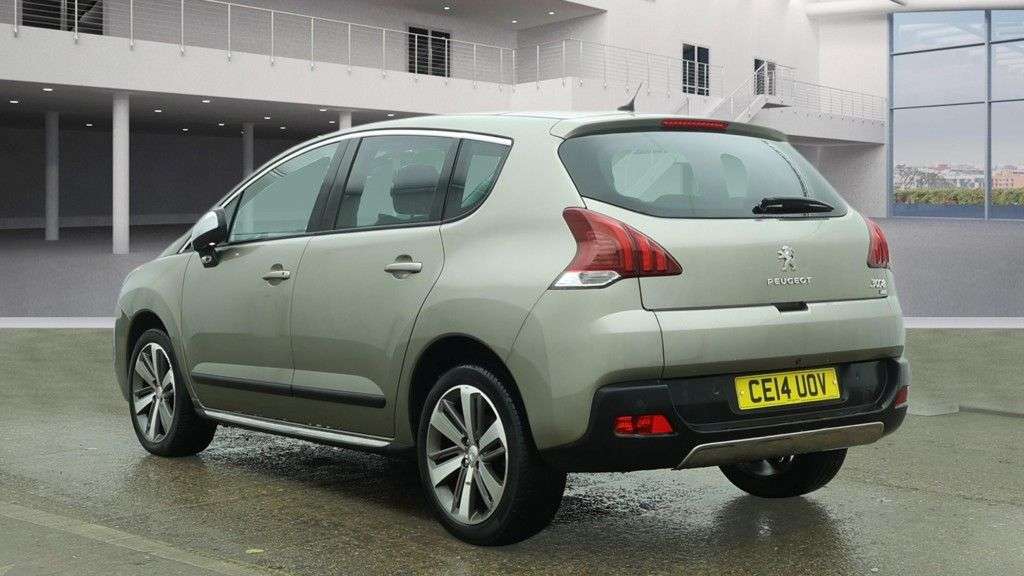 A 2014 PEUGEOT 3008 1.6 e-HDi Allure SUV 5dr Diesel EGC Euro 5 (s/s) (115 ps) A 2014 PEUGEOT 3008 1.6 e-HDi Allure SUV 5dr Diesel EGC Euro 5 (s/s) (115 ps)