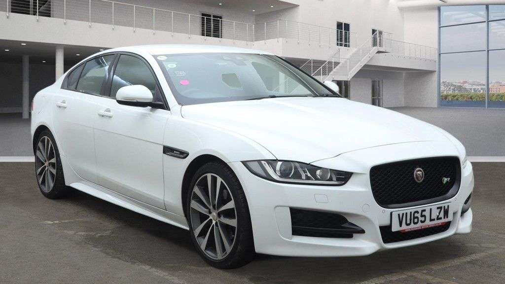 A 2015 JAGUAR XE 2.0d R-Sport Saloon 4dr Diesel Auto Euro 6 (s/s) (180 ps) A 2015 JAGUAR XE 2.0d R-Sport Saloon 4dr Diesel Auto Euro 6 (s/s) (180 ps)