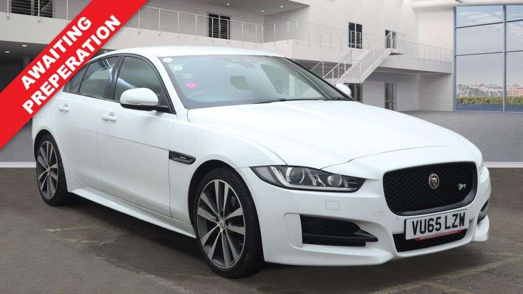 A 2015 JAGUAR XE 2.0d R-Sport Saloon 4dr Diesel Auto Euro 6 (s/s) (180 ps) A 2015 JAGUAR XE 2.0d R-Sport Saloon 4dr Diesel Auto Euro 6 (s/s) (180 ps)