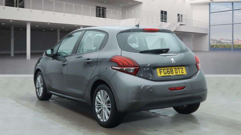 A 2018 PEUGEOT 208 1.2 PureTech Signature Hatchback 5dr Petrol Manual Euro 6 (s/s) (82 ps) A 2018 PEUGEOT 208 1.2 PureTech Signature Hatchback 5dr Petrol Manual Euro 6 (s/s) (82 ps)