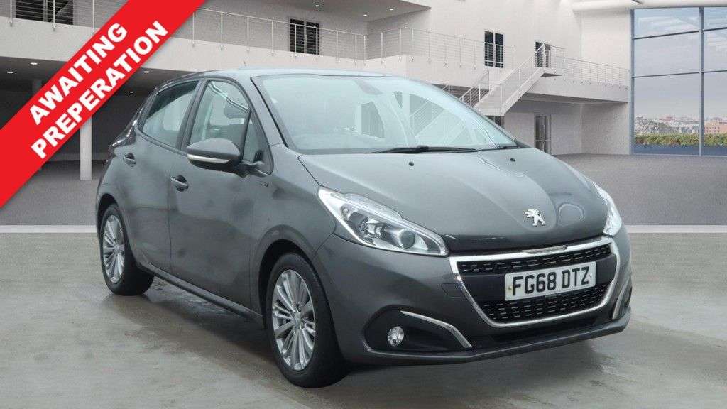 A 2018 PEUGEOT 208 1.2 PureTech Signature Hatchback 5dr Petrol Manual Euro 6 (s/s) (82 ps) A 2018 PEUGEOT 208 1.2 PureTech Signature Hatchback 5dr Petrol Manual Euro 6 (s/s) (82 ps)