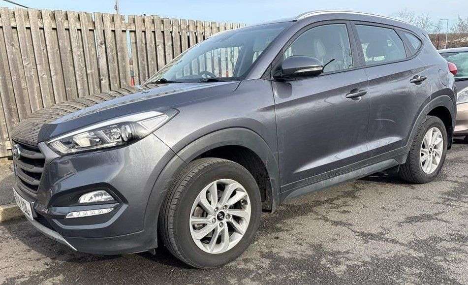 A 2018 HYUNDAI TUCSON 1.6 GDi Blue Drive SE Nav SUV 5dr Petrol Manual Euro 6 (s/s) (132 ps) A 2018 HYUNDAI TUCSON 1.6 GDi Blue Drive SE Nav SUV 5dr Petrol Manual Euro 6 (s/s) (132 ps)
