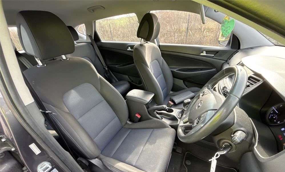 A 2018 HYUNDAI TUCSON 1.6 GDi Blue Drive SE Nav SUV 5dr Petrol Manual Euro 6 (s/s) (132 ps) A 2018 HYUNDAI TUCSON 1.6 GDi Blue Drive SE Nav SUV 5dr Petrol Manual Euro 6 (s/s) (132 ps)