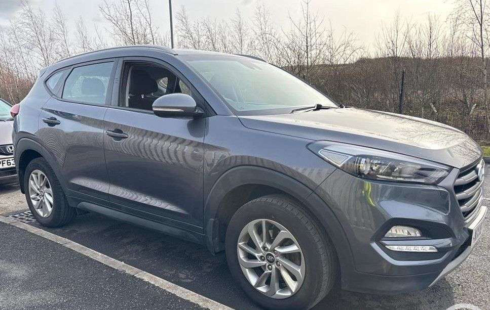 A 2018 HYUNDAI TUCSON 1.6 GDi Blue Drive SE Nav SUV 5dr Petrol Manual Euro 6 (s/s) (132 ps) A 2018 HYUNDAI TUCSON 1.6 GDi Blue Drive SE Nav SUV 5dr Petrol Manual Euro 6 (s/s) (132 ps)