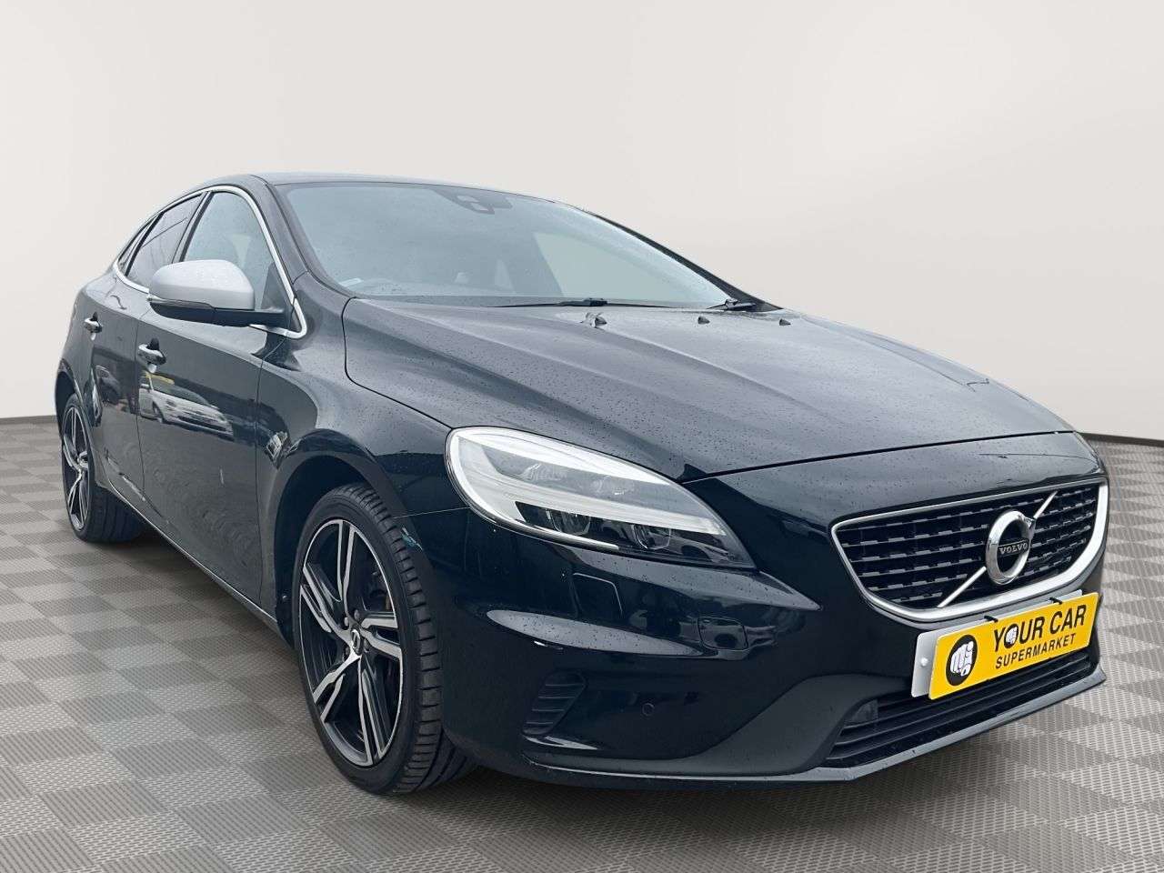 A 2018 VOLVO V40 1.5 T2 GPF R-Design Pro Hatchback 5dr Petrol Auto Euro 6 (s/s) (122 ps) A 2018 VOLVO V40 1.5 T2 GPF R-Design Pro Hatchback 5dr Petrol Auto Euro 6 (s/s) (122 ps)