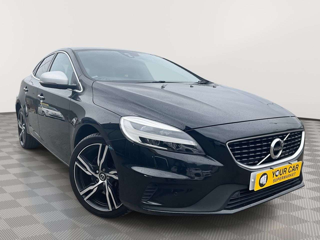 A 2018 VOLVO V40 1.5 T2 GPF R-Design Pro Hatchback 5dr Petrol Auto Euro 6 (s/s) (122 ps) A 2018 VOLVO V40 1.5 T2 GPF R-Design Pro Hatchback 5dr Petrol Auto Euro 6 (s/s) (122 ps)