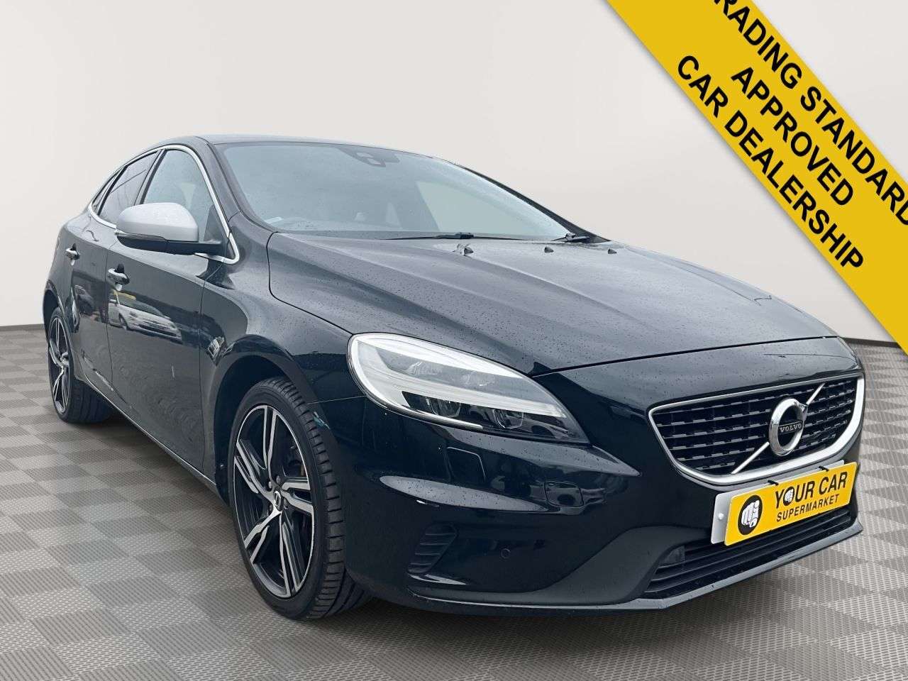 A 2018 VOLVO V40 1.5 T2 GPF R-Design Pro Hatchback 5dr Petrol Auto Euro 6 (s/s) (122 ps) A 2018 VOLVO V40 1.5 T2 GPF R-Design Pro Hatchback 5dr Petrol Auto Euro 6 (s/s) (122 ps)
