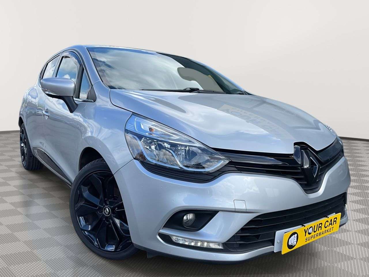 A 2019 RENAULT CLIO 0.9 TCe Iconic Hatchback 5dr Petrol Manual Euro 6 (s/s) (90 ps) A 2019 RENAULT CLIO 0.9 TCe Iconic Hatchback 5dr Petrol Manual Euro 6 (s/s) (90 ps)