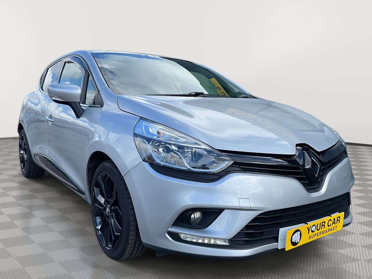 A 2019 RENAULT CLIO 0.9 TCe Iconic Hatchback 5dr Petrol Manual Euro 6 (s/s) (90 ps) A 2019 RENAULT CLIO 0.9 TCe Iconic Hatchback 5dr Petrol Manual Euro 6 (s/s) (90 ps)