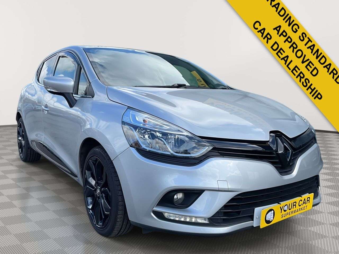A 2019 RENAULT CLIO 0.9 TCe Iconic Hatchback 5dr Petrol Manual Euro 6 (s/s) (90 ps) A 2019 RENAULT CLIO 0.9 TCe Iconic Hatchback 5dr Petrol Manual Euro 6 (s/s) (90 ps)