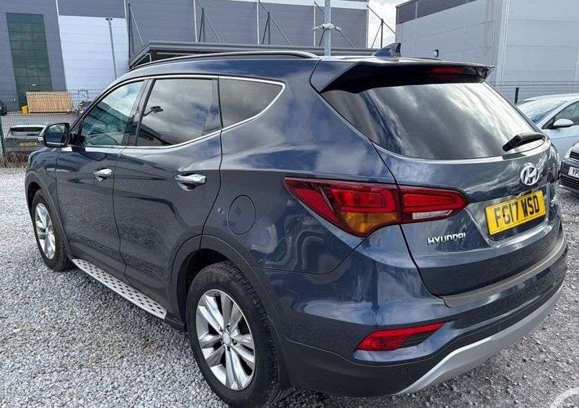 A 2017 HYUNDAI SANTA FE 2.2 CRDi Blue Drive Premium SUV 5dr Diesel Manual 4WD Euro 6 (s/s) (200 ps) A 2017 HYUNDAI SANTA FE 2.2 CRDi Blue Drive Premium SUV 5dr Diesel Manual 4WD Euro 6 (s/s) (200 ps)