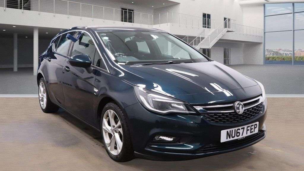 A 2017 VAUXHALL ASTRA 1.4i Turbo SRi Hatchback 5dr Petrol Manual Euro 6 (150 ps) A 2017 VAUXHALL ASTRA 1.4i Turbo SRi Hatchback 5dr Petrol Manual Euro 6 (150 ps)