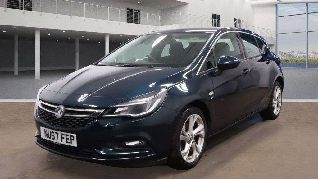 A 2017 VAUXHALL ASTRA 1.4i Turbo SRi Hatchback 5dr Petrol Manual Euro 6 (150 ps) A 2017 VAUXHALL ASTRA 1.4i Turbo SRi Hatchback 5dr Petrol Manual Euro 6 (150 ps)