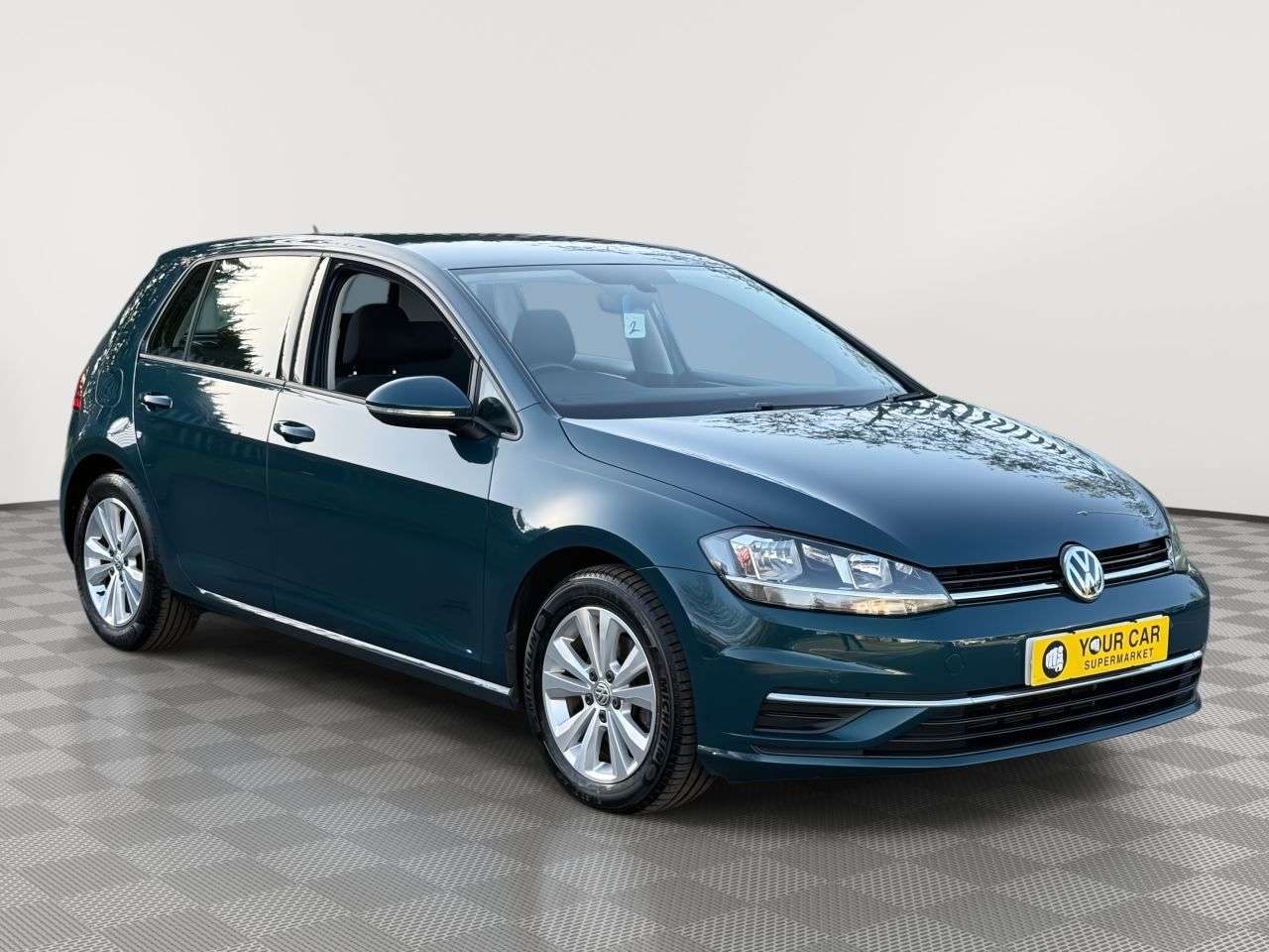 A 2017 VOLKSWAGEN GOLF 1.4 TSI BlueMotion Tech SE Hatchback 5dr Petrol Manual Euro 6 (s/s) (125 ps A 2017 VOLKSWAGEN GOLF 1.4 TSI BlueMotion Tech SE Hatchback 5dr Petrol Manual Euro 6 (s/s) (125 ps