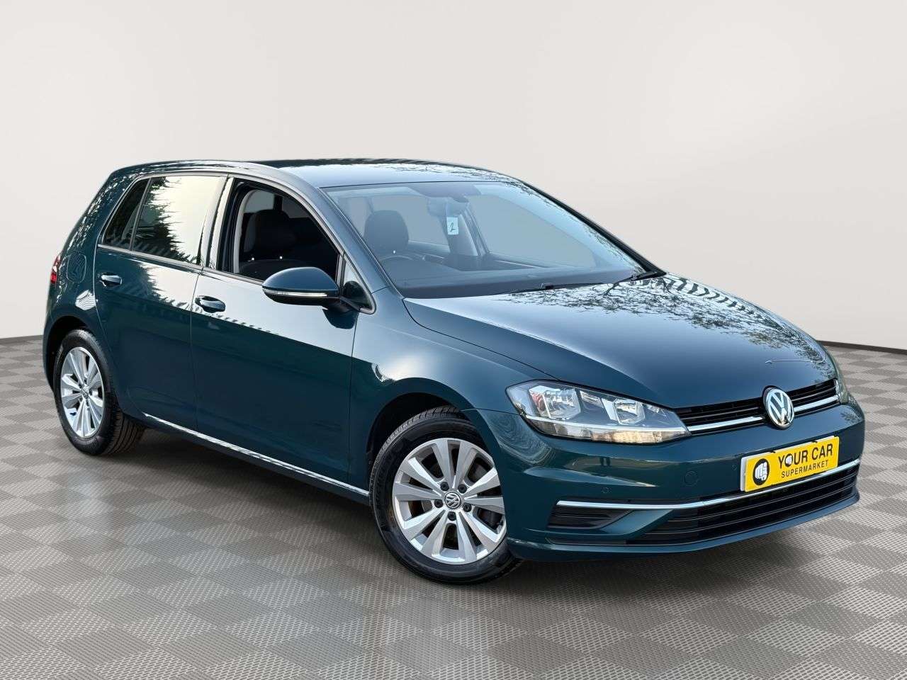 A 2017 VOLKSWAGEN GOLF 1.4 TSI BlueMotion Tech SE Hatchback 5dr Petrol Manual Euro 6 (s/s) (125 ps A 2017 VOLKSWAGEN GOLF 1.4 TSI BlueMotion Tech SE Hatchback 5dr Petrol Manual Euro 6 (s/s) (125 ps