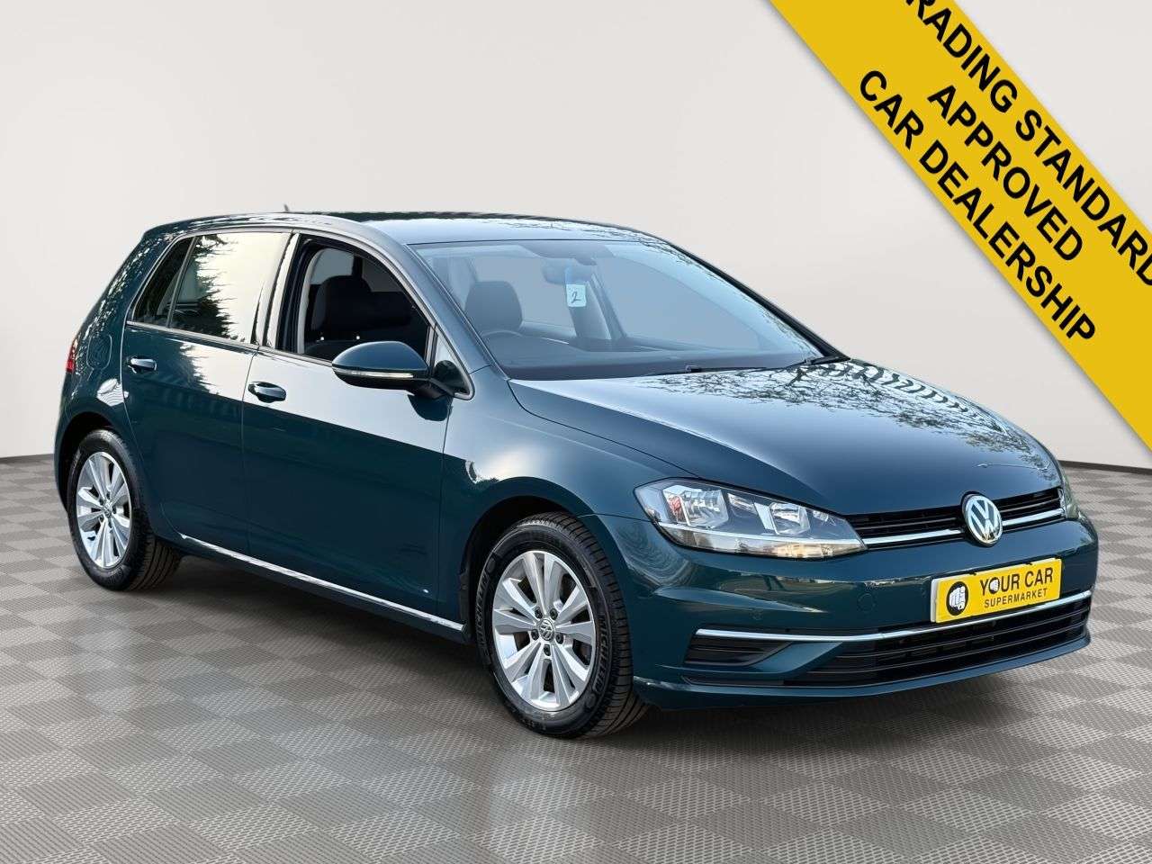 A 2017 VOLKSWAGEN GOLF 1.4 TSI BlueMotion Tech SE Hatchback 5dr Petrol Manual Euro 6 (s/s) (125 ps A 2017 VOLKSWAGEN GOLF 1.4 TSI BlueMotion Tech SE Hatchback 5dr Petrol Manual Euro 6 (s/s) (125 ps