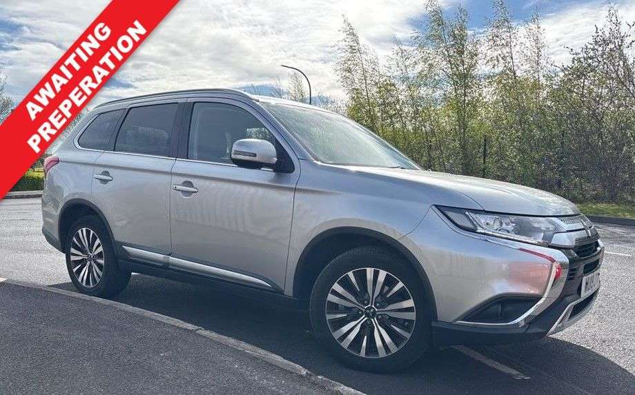 A 2019 MITSUBISHI OUTLANDER 2.0 MIVEC Juro SUV 5dr Petrol CVT 4WD Euro 6 (s/s) (150 ps) A 2019 MITSUBISHI OUTLANDER 2.0 MIVEC Juro SUV 5dr Petrol CVT 4WD Euro 6 (s/s) (150 ps)