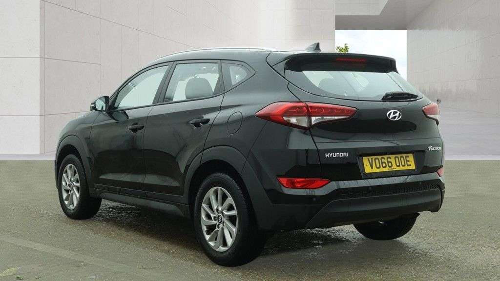 A 2016 HYUNDAI TUCSON 1.6 GDi Blue Drive SE Nav SUV 5dr Petrol Manual Euro 6 (s/s) (132 ps) A 2016 HYUNDAI TUCSON 1.6 GDi Blue Drive SE Nav SUV 5dr Petrol Manual Euro 6 (s/s) (132 ps)