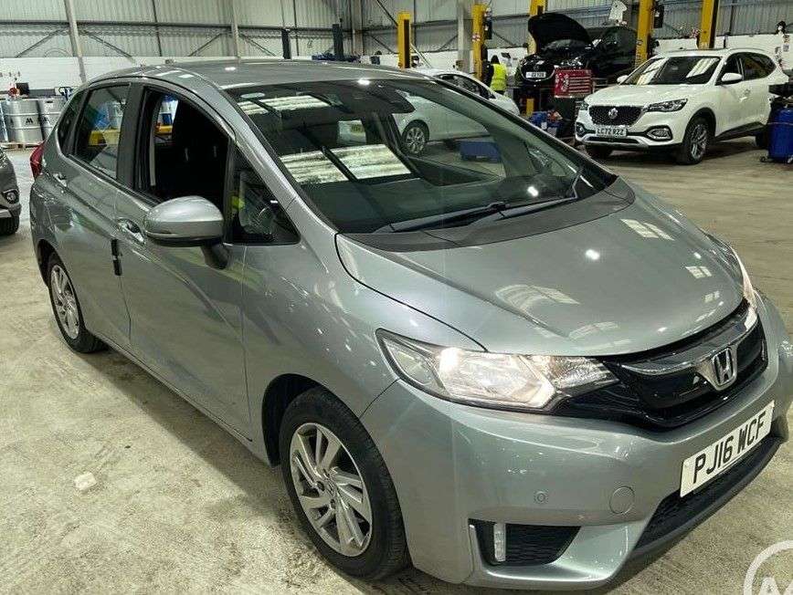 A 2016 HONDA JAZZ 1.3 i-VTEC SE Hatchback 5dr Petrol CVT Euro 6 (s/s) (102 ps) A 2016 HONDA JAZZ 1.3 i-VTEC SE Hatchback 5dr Petrol CVT Euro 6 (s/s) (102 ps)