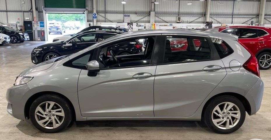 A 2016 HONDA JAZZ 1.3 i-VTEC SE Hatchback 5dr Petrol CVT Euro 6 (s/s) (102 ps) A 2016 HONDA JAZZ 1.3 i-VTEC SE Hatchback 5dr Petrol CVT Euro 6 (s/s) (102 ps)