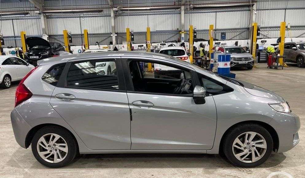 A 2016 HONDA JAZZ 1.3 i-VTEC SE Hatchback 5dr Petrol CVT Euro 6 (s/s) (102 ps) A 2016 HONDA JAZZ 1.3 i-VTEC SE Hatchback 5dr Petrol CVT Euro 6 (s/s) (102 ps)