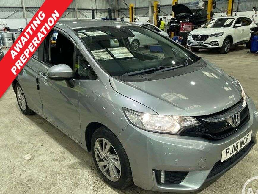 A 2016 HONDA JAZZ 1.3 i-VTEC SE Hatchback 5dr Petrol CVT Euro 6 (s/s) (102 ps) A 2016 HONDA JAZZ 1.3 i-VTEC SE Hatchback 5dr Petrol CVT Euro 6 (s/s) (102 ps)