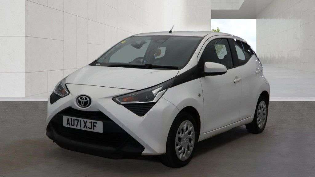 A 2021 TOYOTA AYGO 1.0 VVT-i x-play Hatchback 5dr Petrol Manual Euro 6 (s/s) (71 ps) A 2021 TOYOTA AYGO 1.0 VVT-i x-play Hatchback 5dr Petrol Manual Euro 6 (s/s) (71 ps)