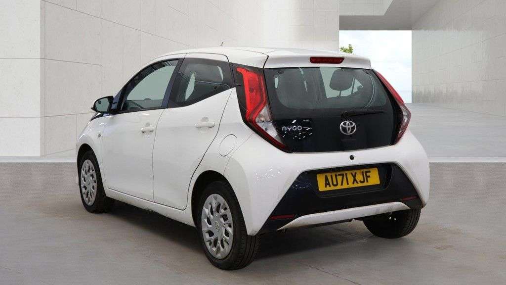 A 2021 TOYOTA AYGO 1.0 VVT-i x-play Hatchback 5dr Petrol Manual Euro 6 (s/s) (71 ps) A 2021 TOYOTA AYGO 1.0 VVT-i x-play Hatchback 5dr Petrol Manual Euro 6 (s/s) (71 ps)