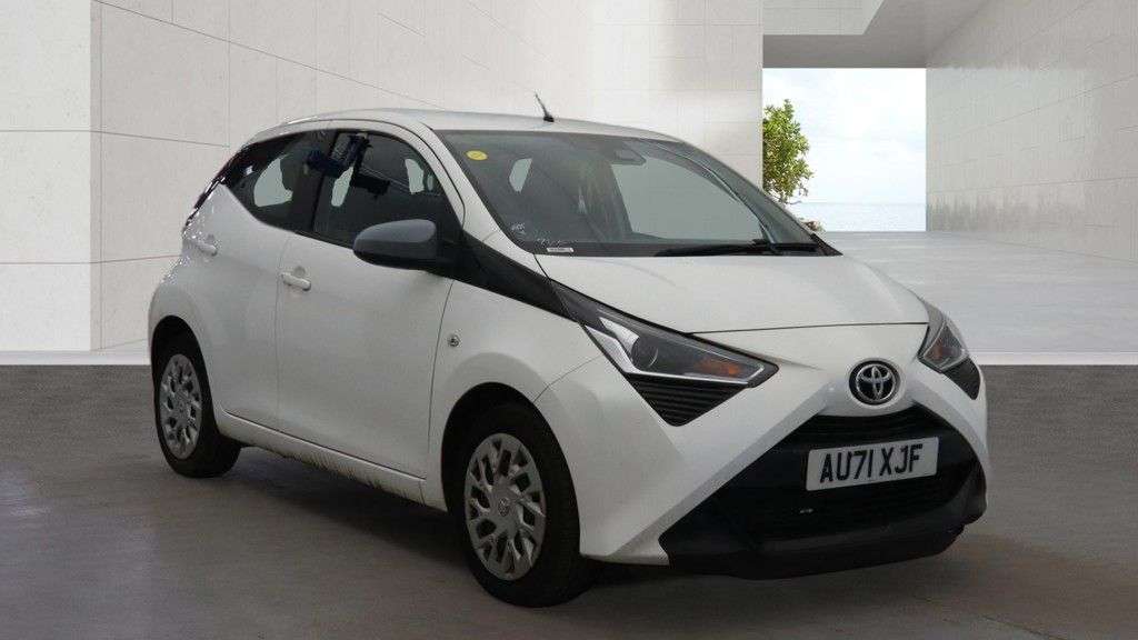 A 2021 TOYOTA AYGO 1.0 VVT-i x-play Hatchback 5dr Petrol Manual Euro 6 (s/s) (71 ps) A 2021 TOYOTA AYGO 1.0 VVT-i x-play Hatchback 5dr Petrol Manual Euro 6 (s/s) (71 ps)