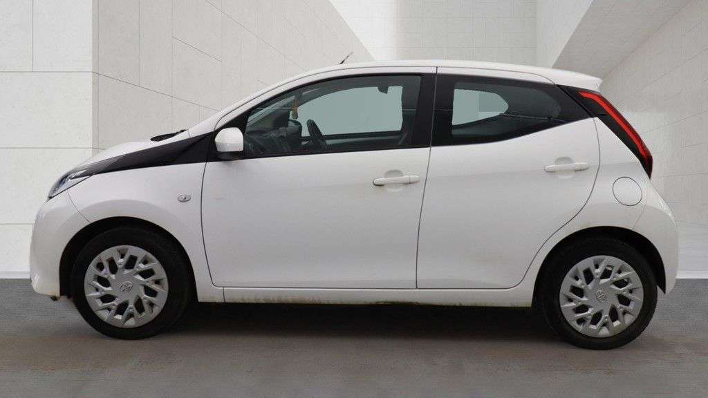 2021 TOYOTA AYGO 2021 TOYOTA AYGO