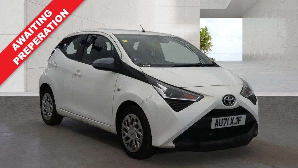 A 2021 TOYOTA AYGO 1.0 VVT-i x-play Hatchback 5dr Petrol Manual Euro 6 (s/s) (71 ps) A 2021 TOYOTA AYGO 1.0 VVT-i x-play Hatchback 5dr Petrol Manual Euro 6 (s/s) (71 ps)