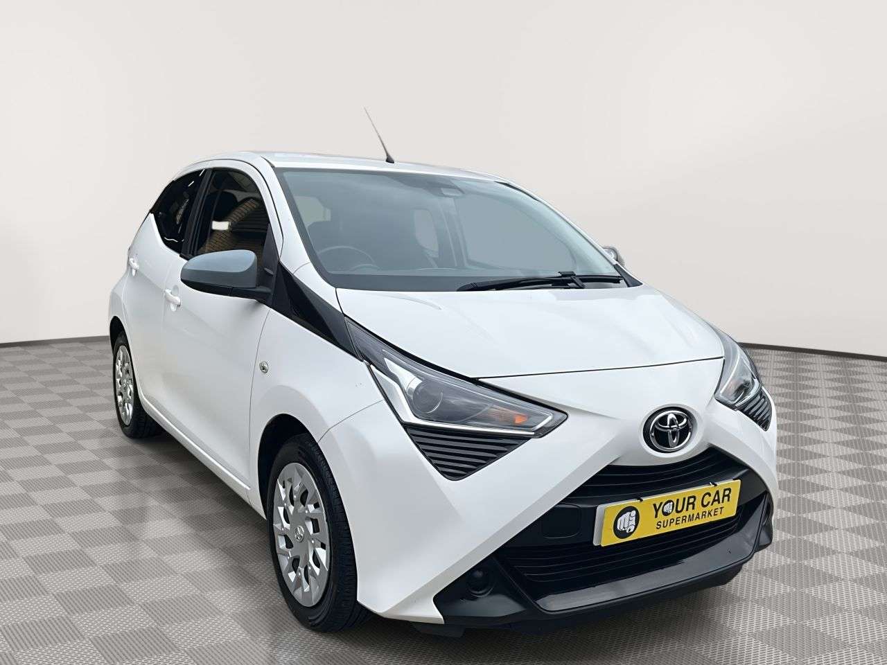 A 2021 TOYOTA AYGO 1.0 VVT-i x-play Hatchback 5dr Petrol Manual Euro 6 (s/s) (71 ps) A 2021 TOYOTA AYGO 1.0 VVT-i x-play Hatchback 5dr Petrol Manual Euro 6 (s/s) (71 ps)