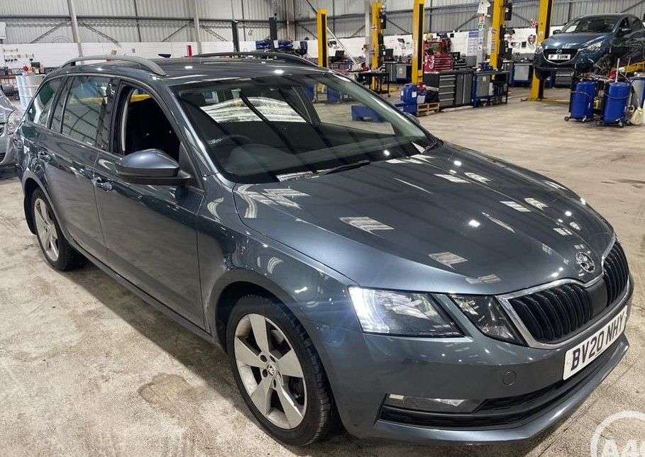 A 2020 SKODA OCTAVIA 1.0 TSI SE Drive Estate 5dr Petrol Manual Euro 6 (s/s) (115 ps) A 2020 SKODA OCTAVIA 1.0 TSI SE Drive Estate 5dr Petrol Manual Euro 6 (s/s) (115 ps)